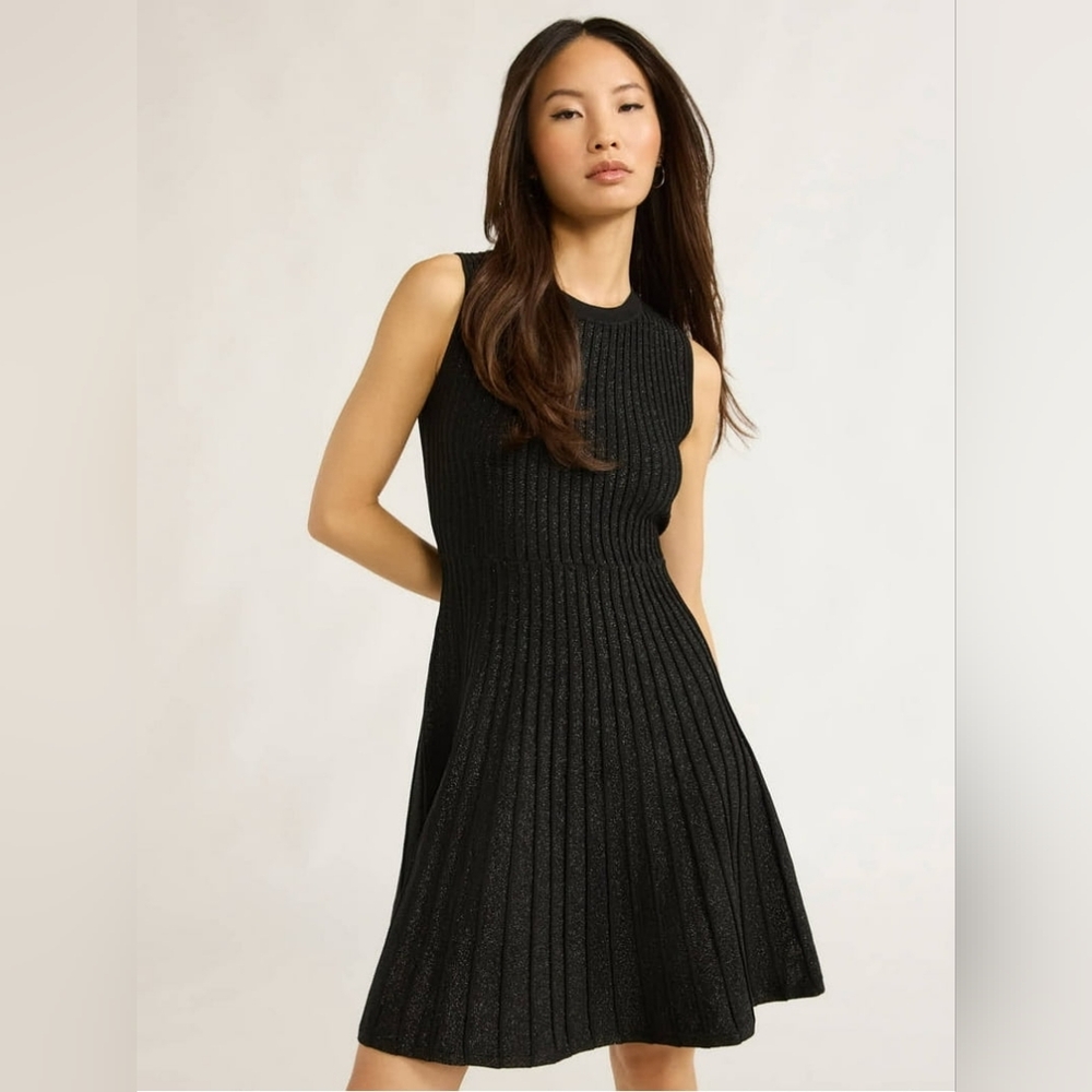 🌟 Chic Black Sleeveless Midi Dress